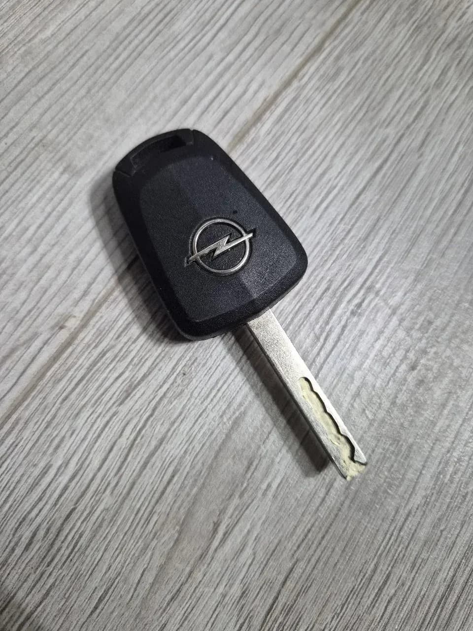Opel kljuc - sa elektronikom