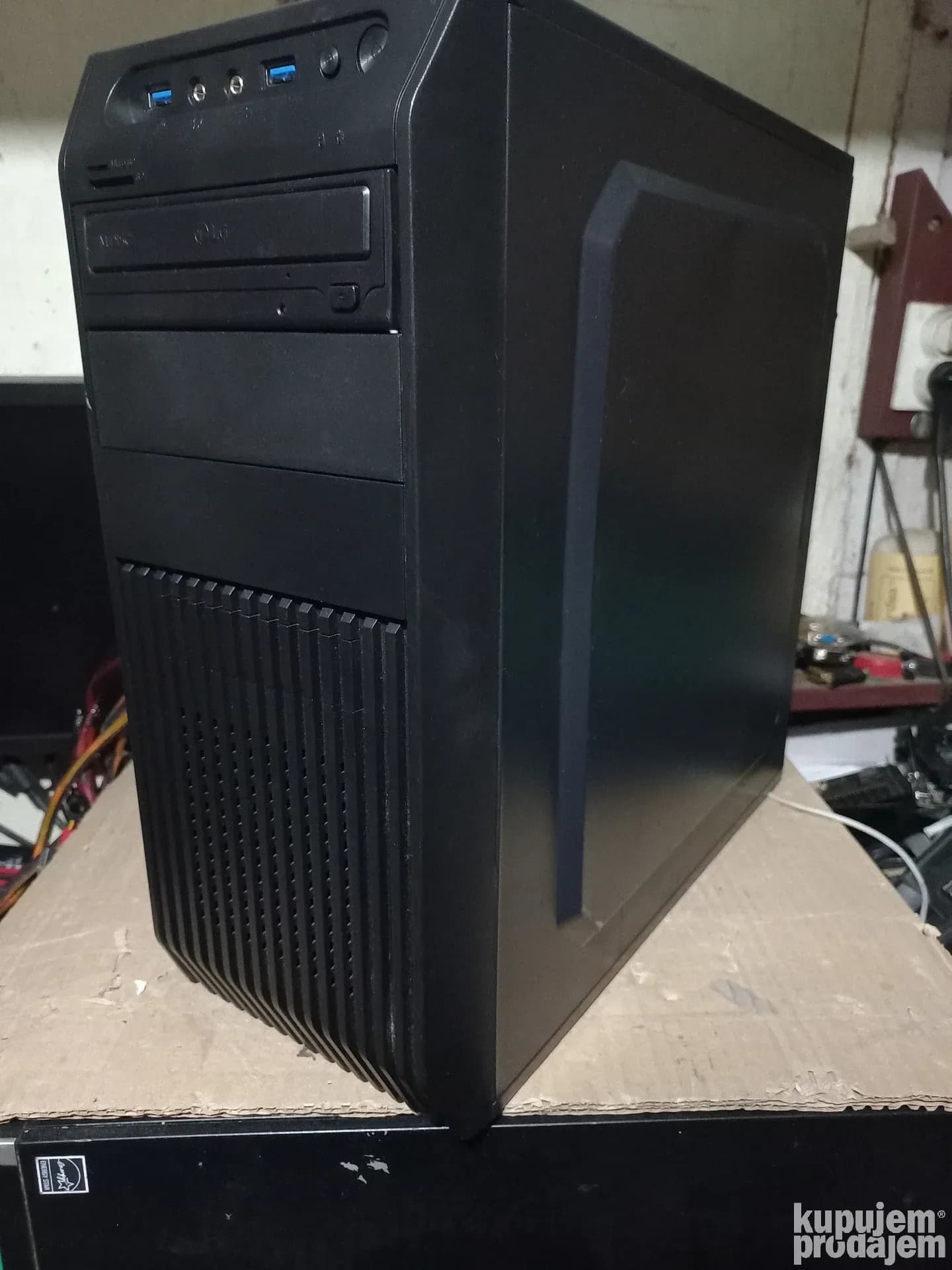 PC/intel i3-7100/8gb ddr4/240GB/AMD Radeon R5 200 1gb ddr3
